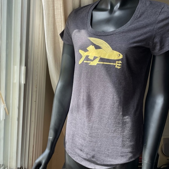 Patagonia Gray Tee with Gold Graphic - Picture 5 of 15